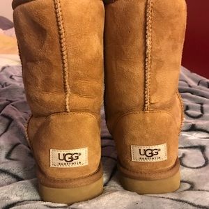AUTHENTIC UGG SHORT BOOTS! Only worn a few times!!